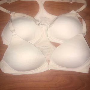 2 Nude bras
